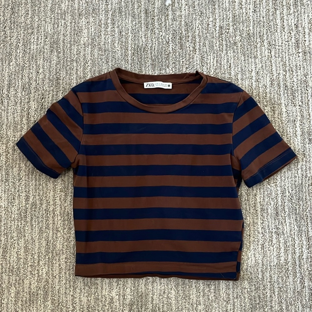 ZARA - women’s crop T-shirt fitted size XS